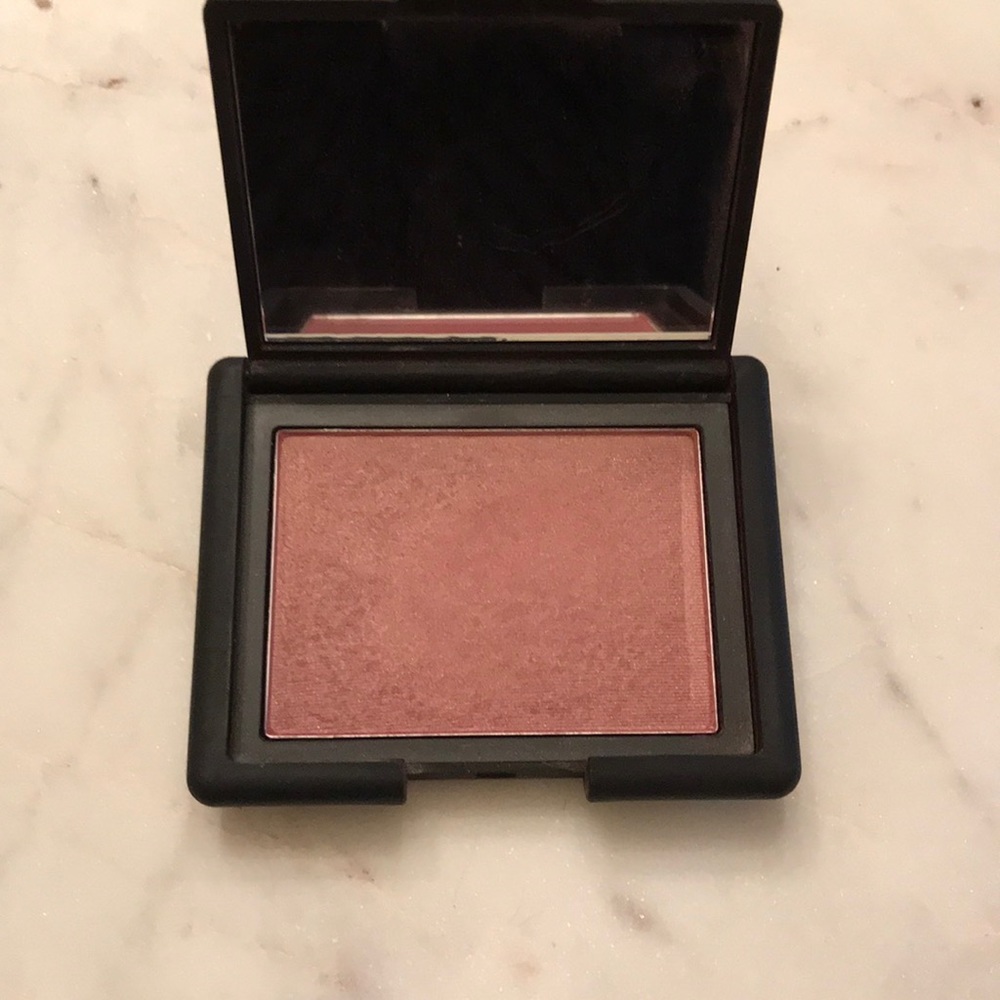 NARS blush in Sin.